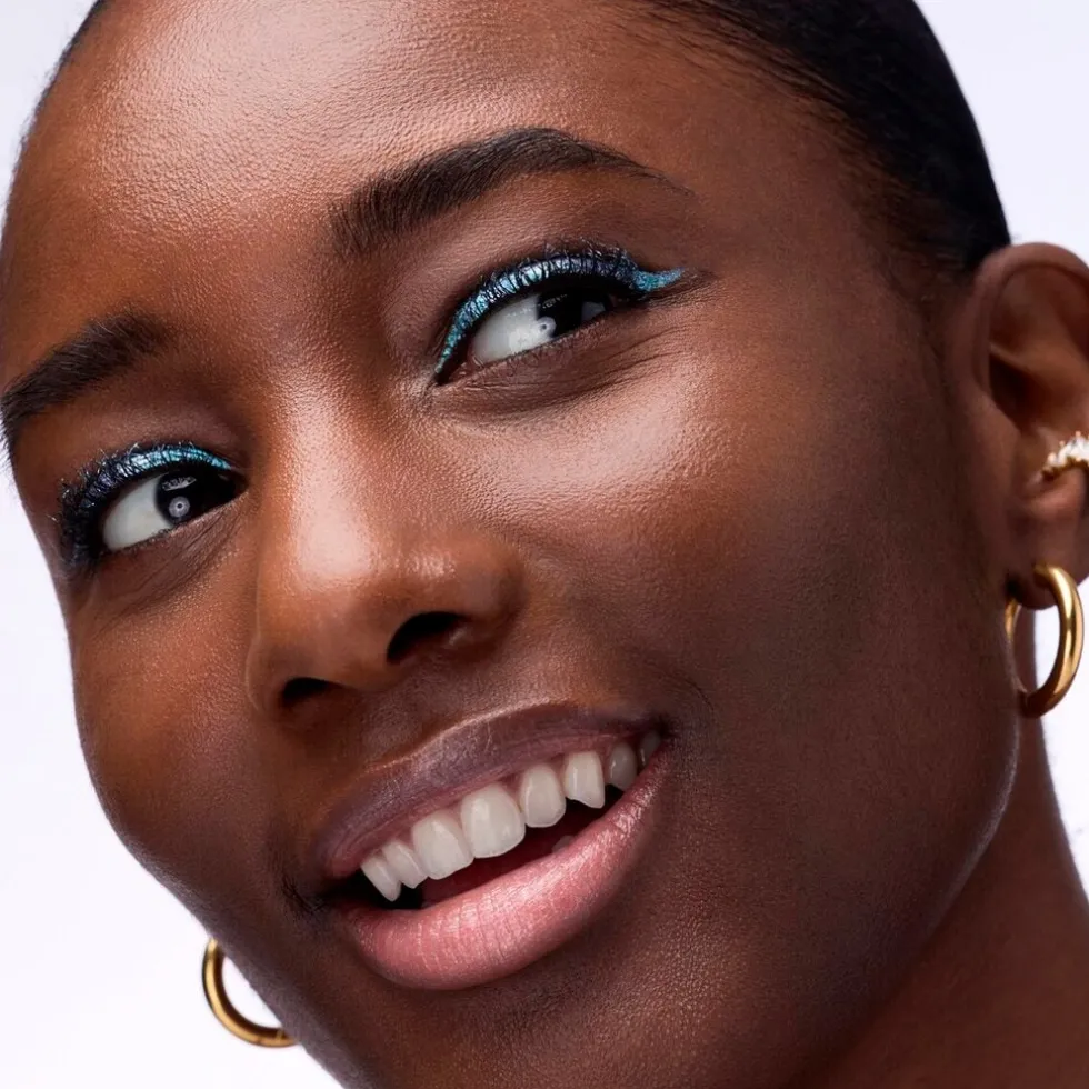 catrice-space-glam-030-cosmic-kxoISRst-4.webp New Catrice Space Glam 030 Cosmic Chrome Liquid Effect Eyeliner