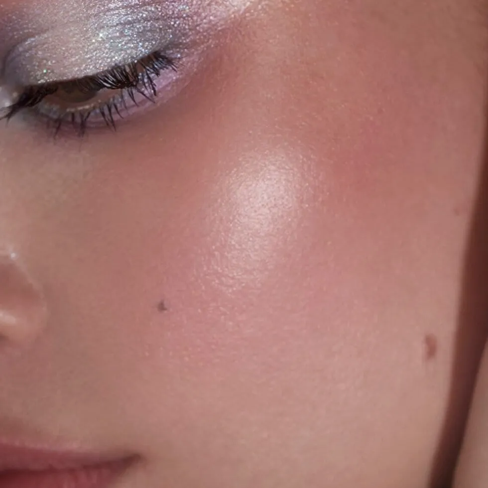 elf-halo-glow-highlight-rose-q-DARKDhwz-4.webp New ELF E.l.f. Halo Glow Highlight Rose Quartz Beauty Wand