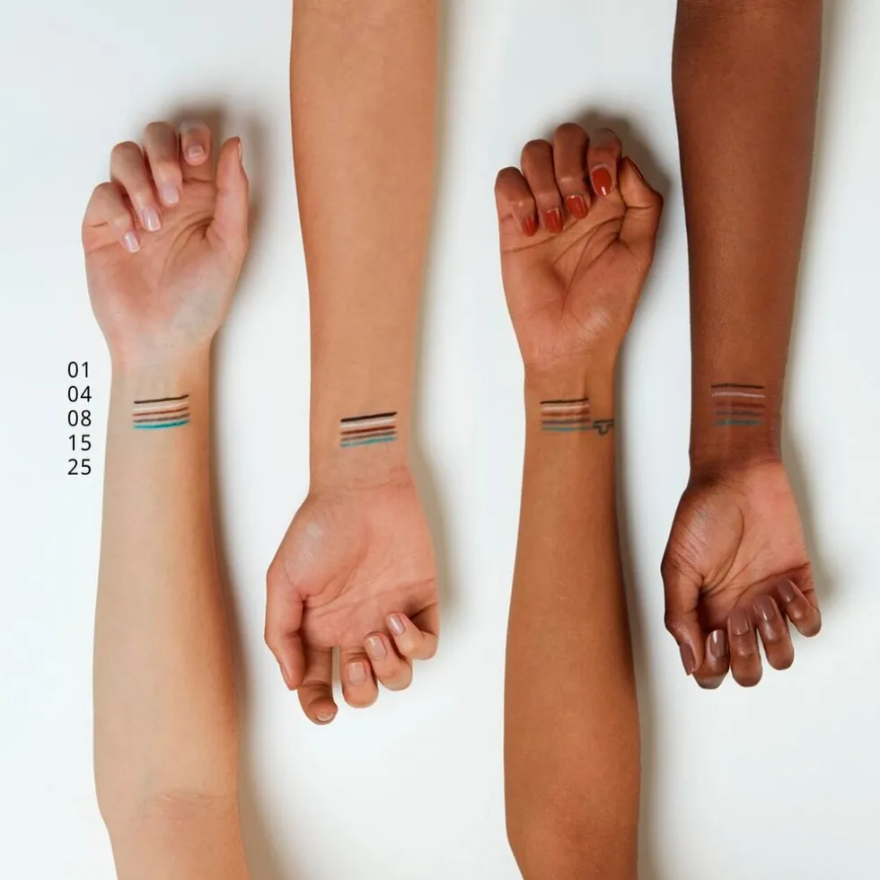 essence-01-black-kajal-pencil-vyzNUSSi-3.webp Outlet Essence 01 Black Kajal Pencil