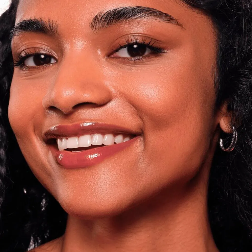 essence-choco-bomb-01-chocohol-JwQPRQMY-4.webp New Essence Choco Bomb 01 Chocoholic! Shiny Lipgloss