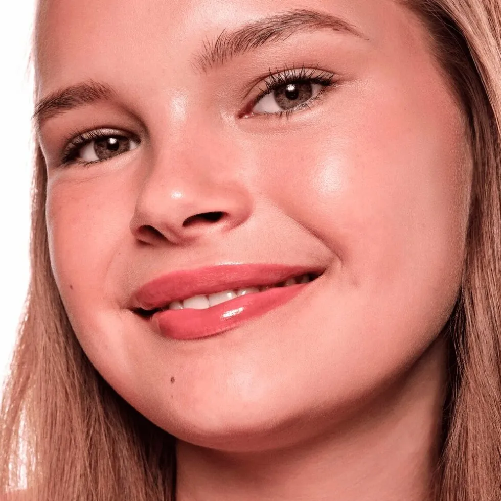 essence-extreme-shine-17-volum-iwsytuiE-5.webp New Essence Extreme Shine 17 Volume Lipgloss