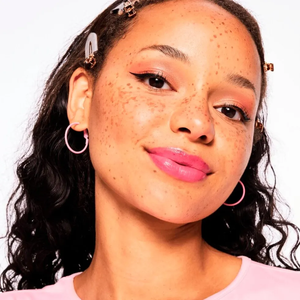 essence-juice-bomb-03-time-to-CPcCggKI-5.webp Hot Essence Juice Bomb 03 Time To Pitaya Glossy Butter Balm