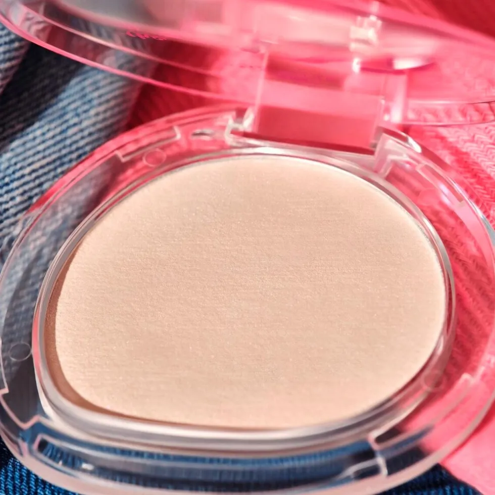 essence-the-jeans-club-01-eye-XuddxXQf-2.webp Sale Essence The Jeans Club 01 Eye & Face Bouncy Luminizer Highlighter