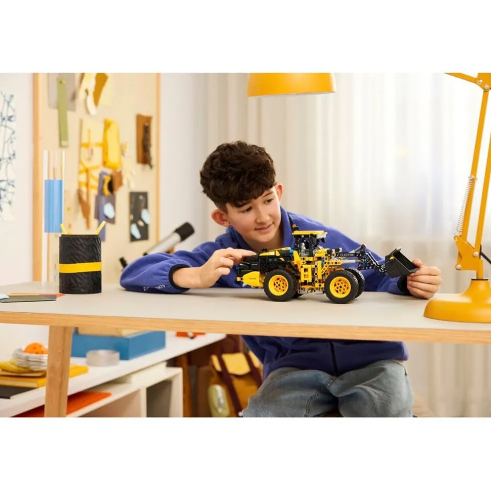 lego-technic-42209-volvo-l120-aoAfbZGT-5.webp Best LEGO Technic 42209 Volvo L120 Electric Wiellader