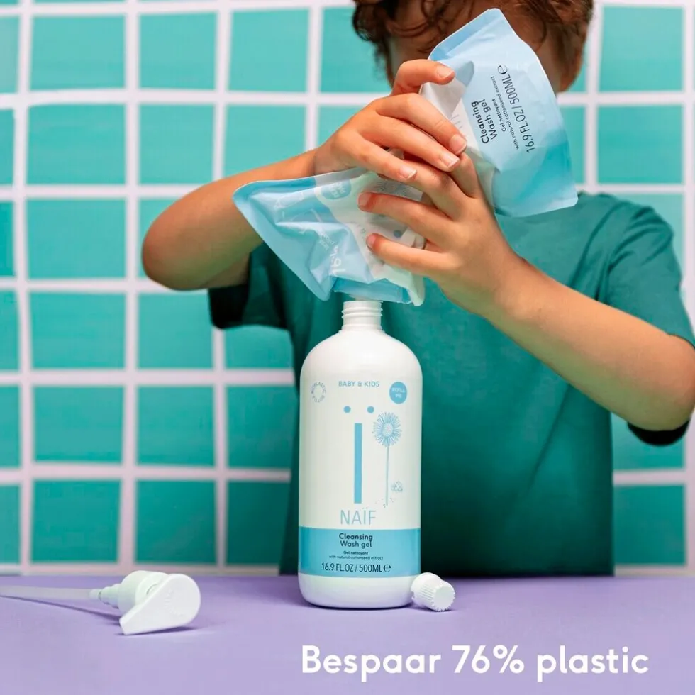 naf-baby-kids-nourishing-sham-MhSFrfGs-2.webp Outlet Naïf Baby & Kids Nourishing Shampoo Navulling