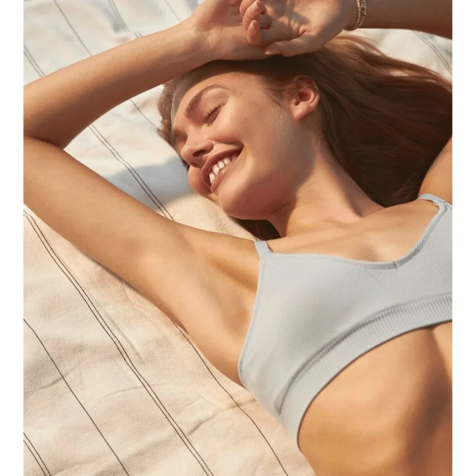 nivea-black-white-invisible-u-mkZVKbht-4.webp Best Nivea Black & White Invisible Ultimate Impact Antitranspirant Spray