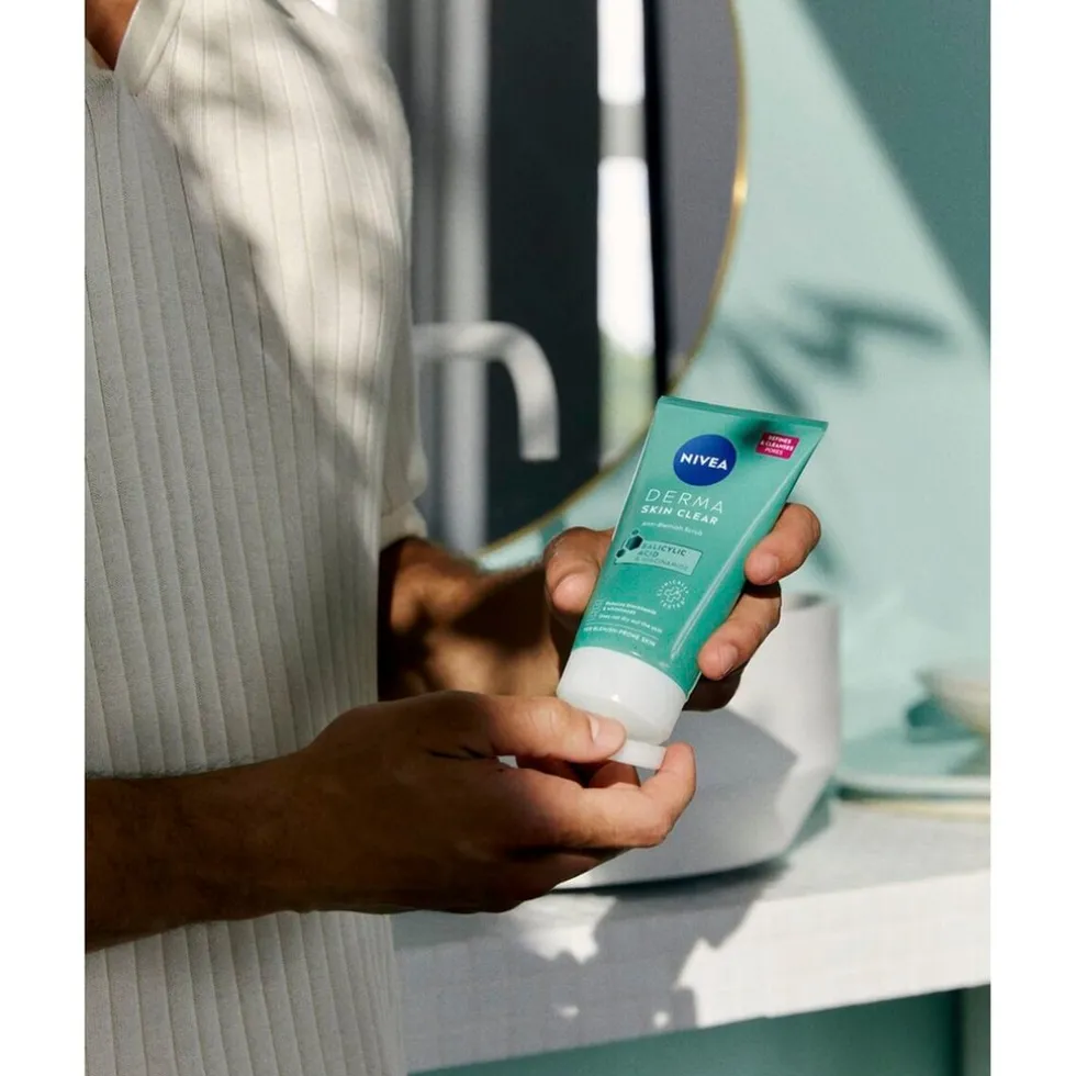 nivea-derma-skin-clear-scrub-OLLosKrz-4.webp Best Nivea Skincare NIVEA Derma Skin Clear Scrub
