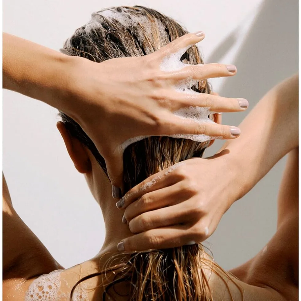 nivea-diamond-gloss-shampoo-tFijkyMb-3.webp Online Nivea Diamond Gloss Shampoo