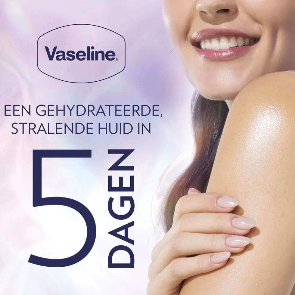 vaseline-gluta-hya-dewy-radian-ditOfWOX-3.webp Hot Vaseline Gluta-Hya Dewy Radiance Serum Burst Lotion